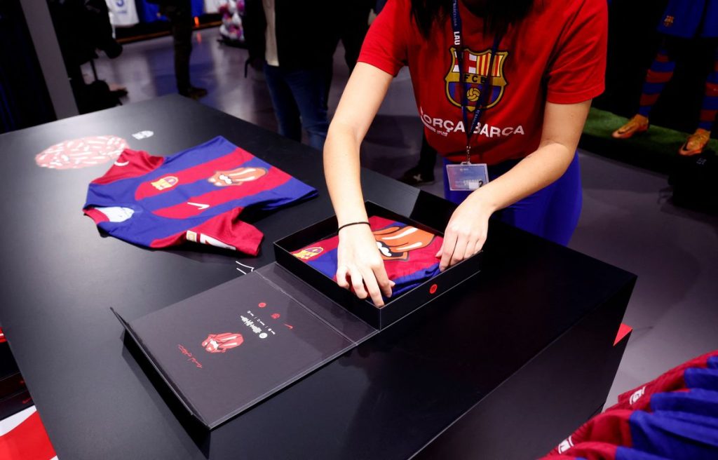 Belanja Jersey Sepak Bola Praktis dari Rumah